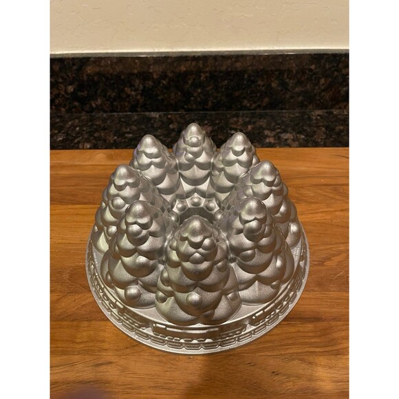 Nordic Ware Christmas Holiday Tree Bundt Cake Pan Mold - Picture 1 of 6